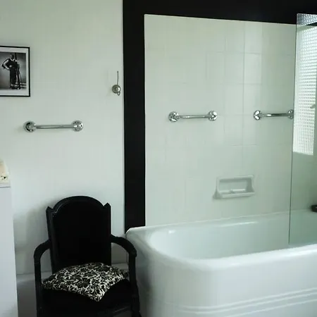 Bed & Breakfast La Maison Pourpre